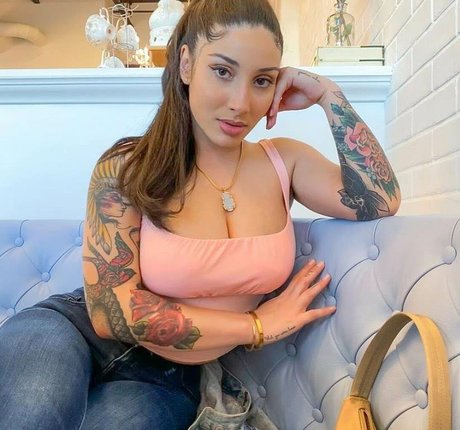 Damacosmica modelo desnuda imágenes