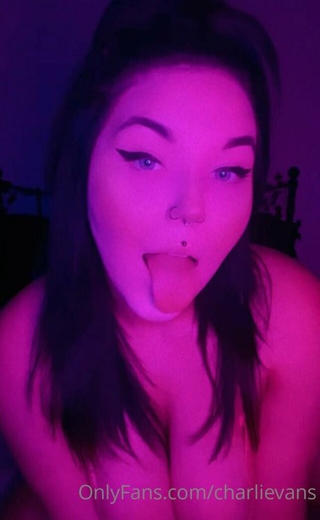 Charli Evans modèle exclusif des photos