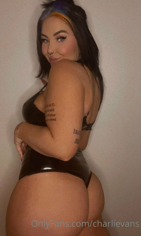 Charli Evans actriz de alta calidad imágenes