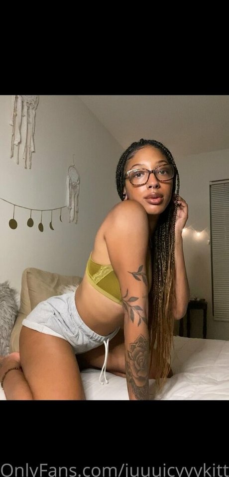juuuicyyykitty sex model picture
