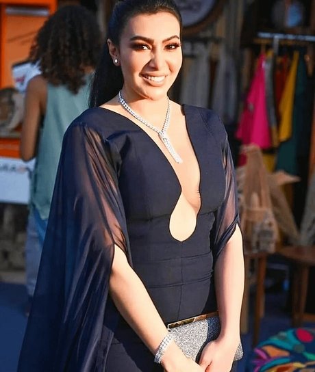 Mirhan Hussein modelo desnudo galerías