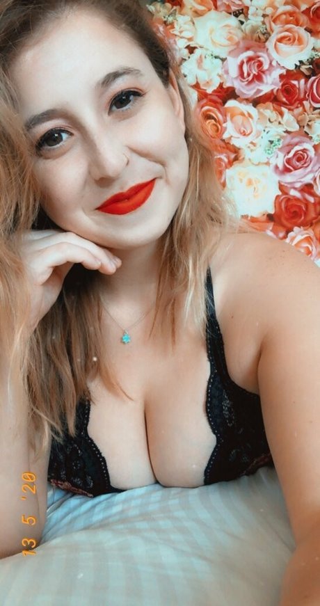 sarahtheslutfree modelo desnudo imágenes