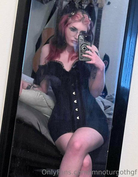 imnoturgothgf sexy model photos