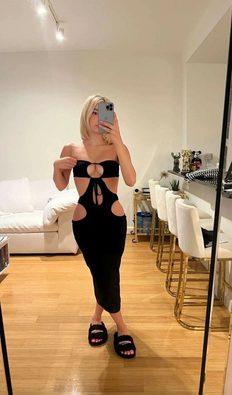 Sarah Snyder estrella del arte foto