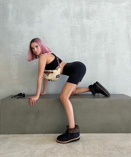 Sarah Snyder actriz desnuda galería