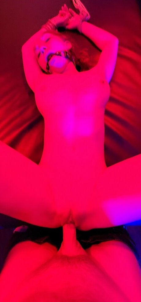 crushedvelvetx actriz imágenes