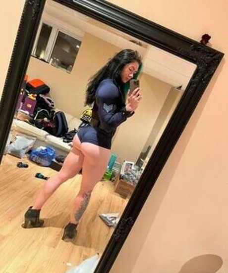 Natasha Aughey modèle de haute qualité images