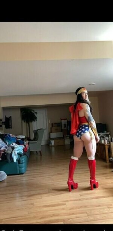 Natasha Aughey art modèle images