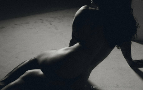 Natasha Aughey arte modelo fotos