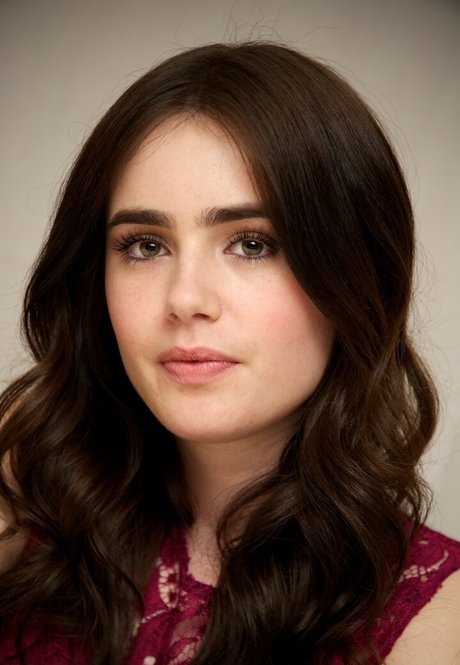 Lily Collins erotic star pics