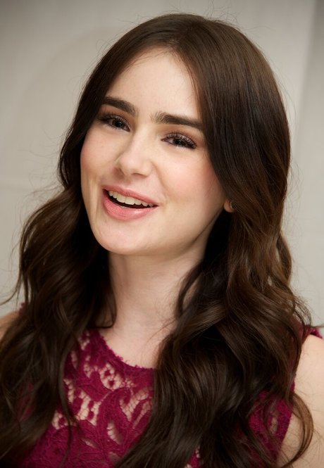 Lily Collins estrella atractiva foto