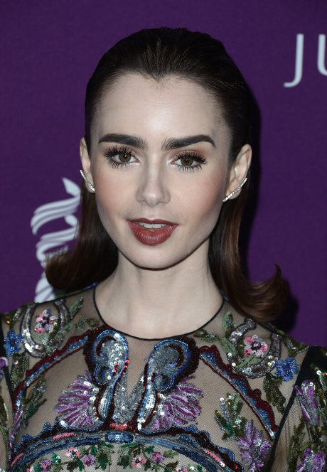 Lily Collins actriz adulta foto
