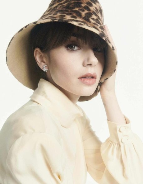 Lily Collins star nude galleries