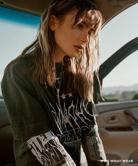 Lily Collins hot actress pic