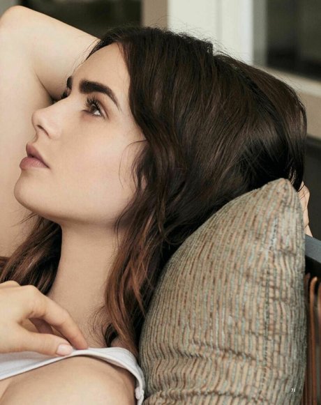 Lily Collins star pretty images