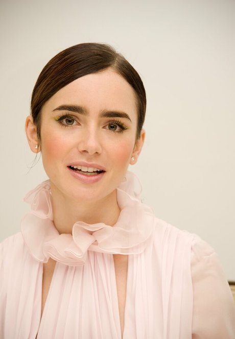 Lily Collins estrella exclusiva galería