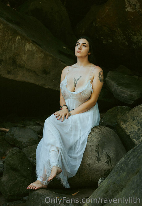 ravenlylith hermosa actriz foto