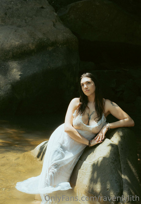 ravenlylith bonita modelo imagen