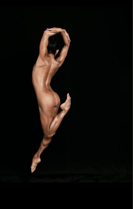 Laetitia Bouffard Roupe nudes model img