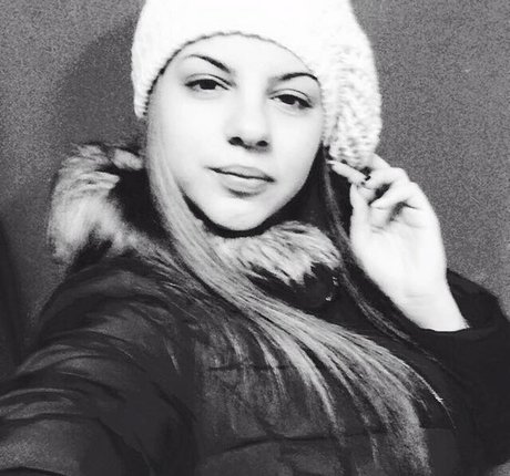 Roberta Ptru estrella atractiva galería