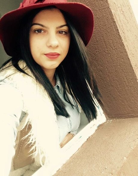 Roberta Ptru estrella porno fotos