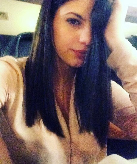 Roberta Ptru modèle chaud archive