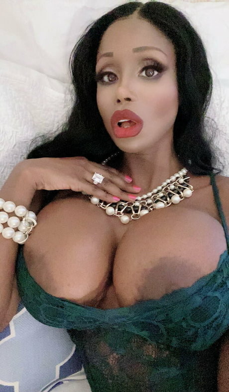 Busty Barbie Image de profil