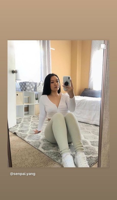 senpaiyang hermosa estrella porno fotos