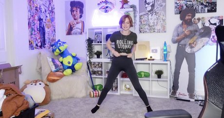 KallMeKris modelo porno foto