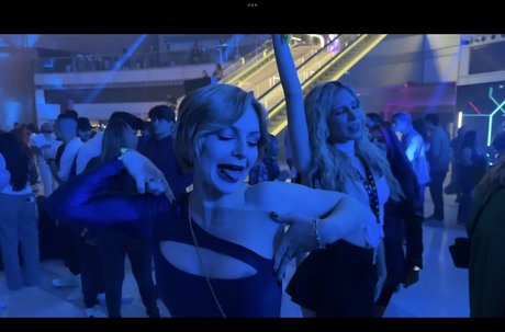 KallMeKris estrella porno perfecta fotos