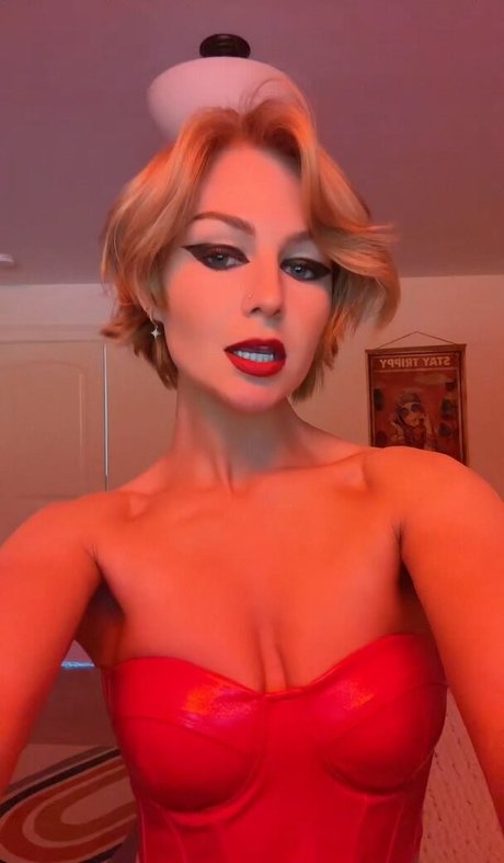 KallMeKris modelo hd galería