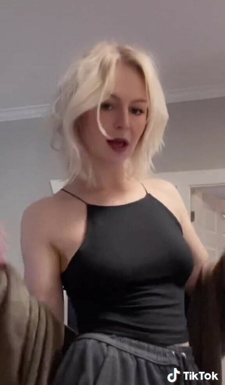 KallMeKris desnudos de modelos imágenes