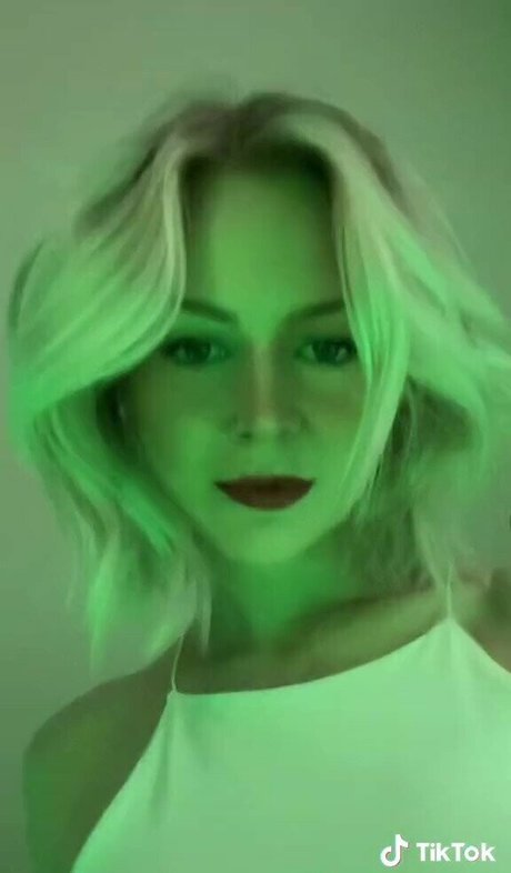 KallMeKris estrella porno mejor galerías