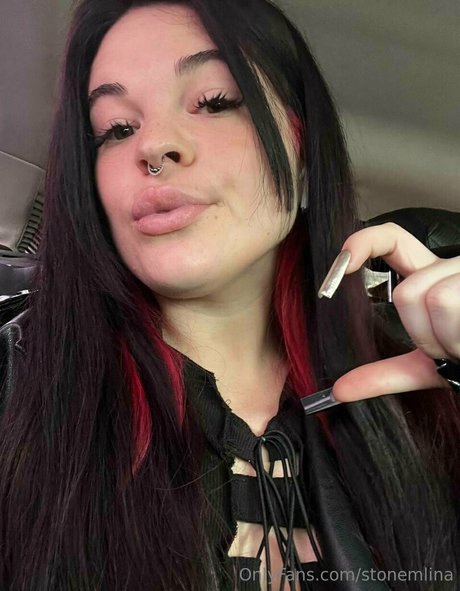 stonemlina modelo desnuda galerías