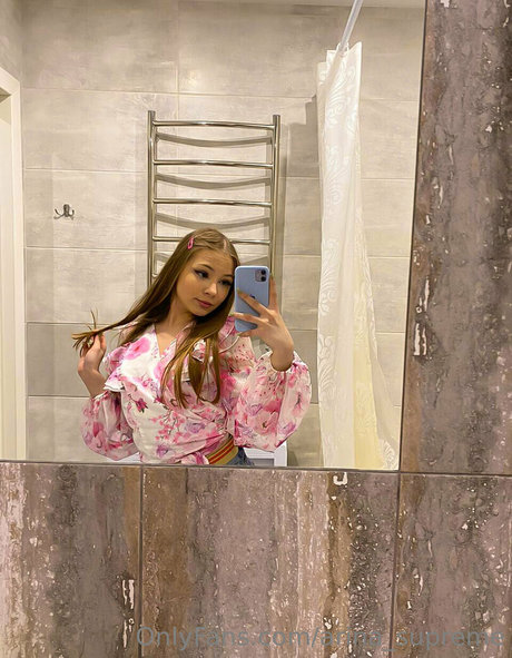 arina supreme hermosa estrella porno galería