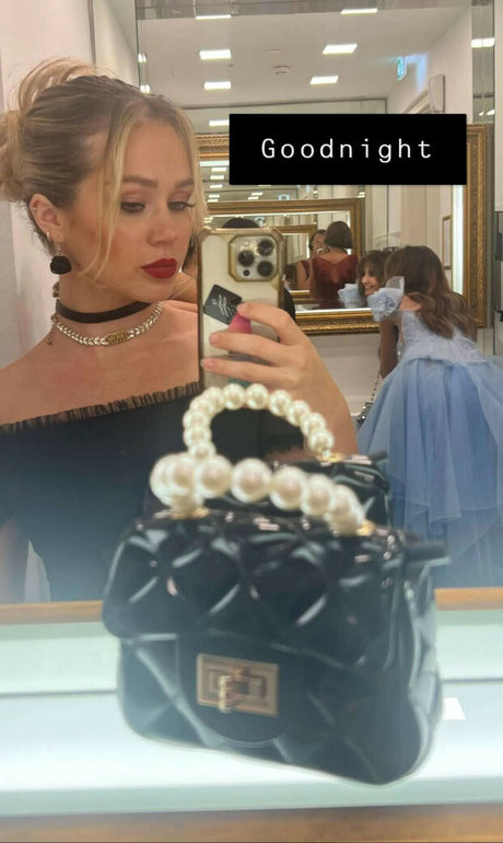 Brec Bassinger hermosa modelo foto