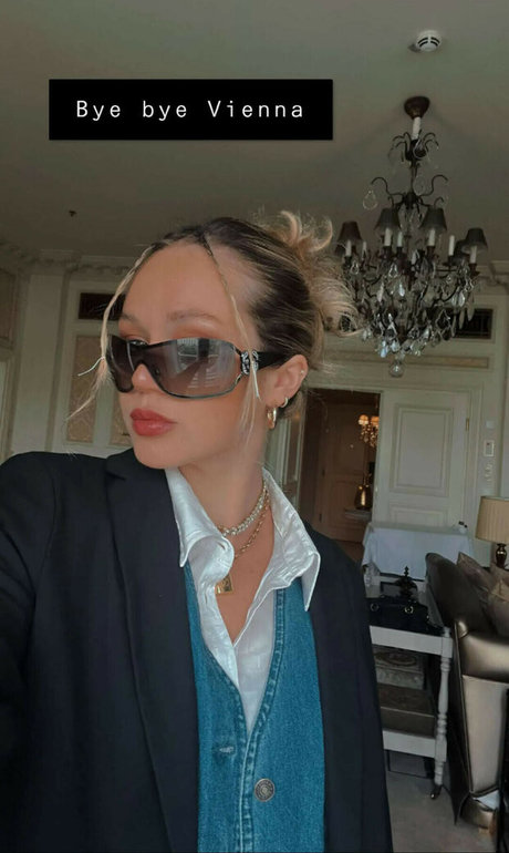 Brec Bassinger haut étoile galerie