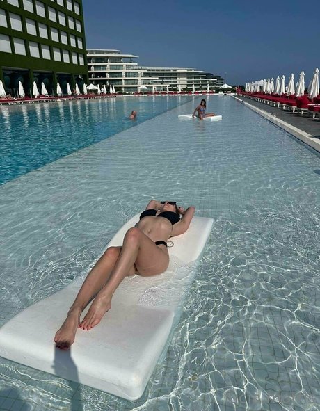 lucia morris modèle nu photos