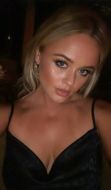 Emily Atack sexe de star du porno photo