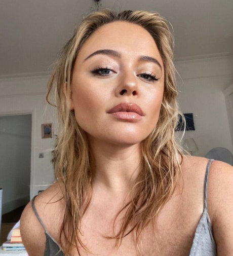 Emily Atack actriz libre imágenes