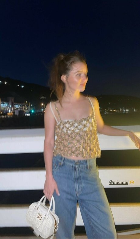 Kaitlyn Dever sexe de star du porno images