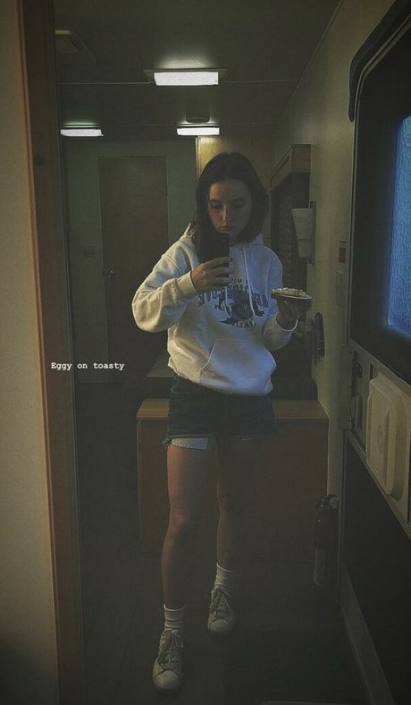 Kaitlyn Dever belle star du porno archive