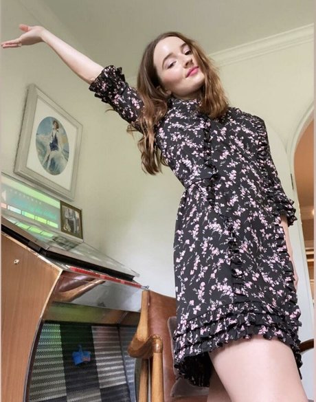 Kaitlyn Dever star du porno nue photos