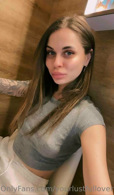 yourlustfullover modelo desnudo fotos