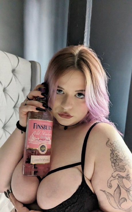 Mina Cinnamon star naked image
