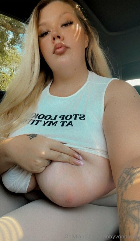 TabbyVonDAMN belle actrice des photos