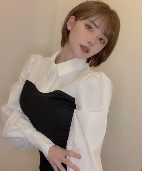 Eimi Fukada modelo erótico galería