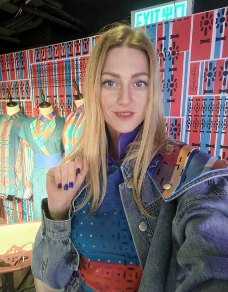 lelbloom actriz atractiva foto