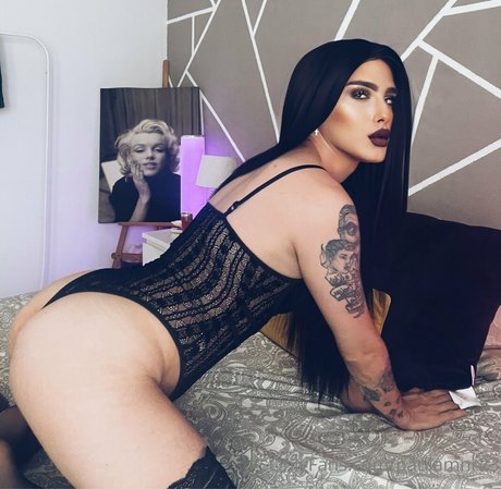 paulamnr23 modelo desnudos imagen