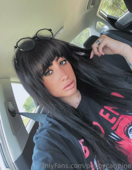 poppycarmine modèle érotique photo